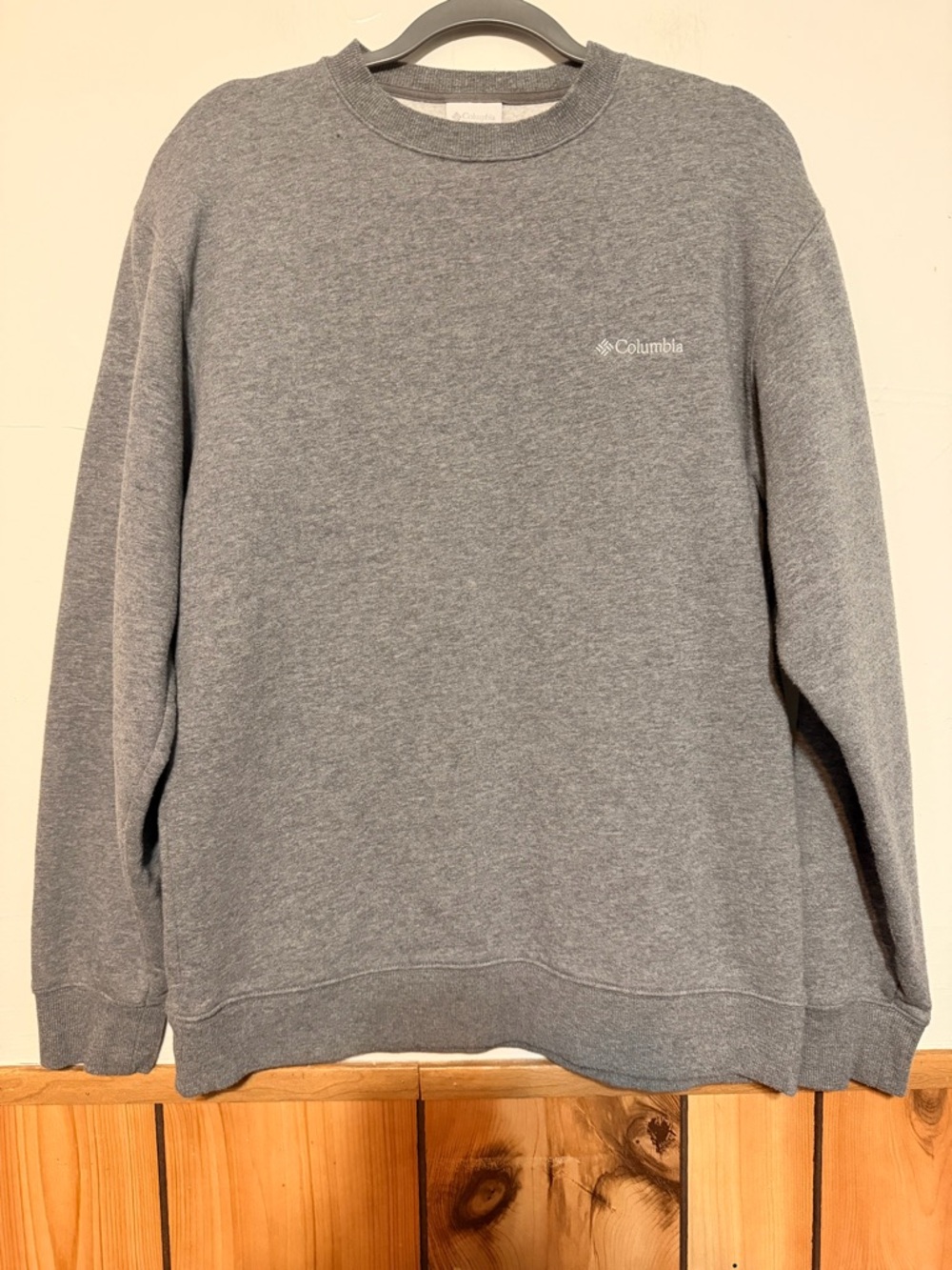 Columbia Men's Heather Gray Crewneck Sweatshirt